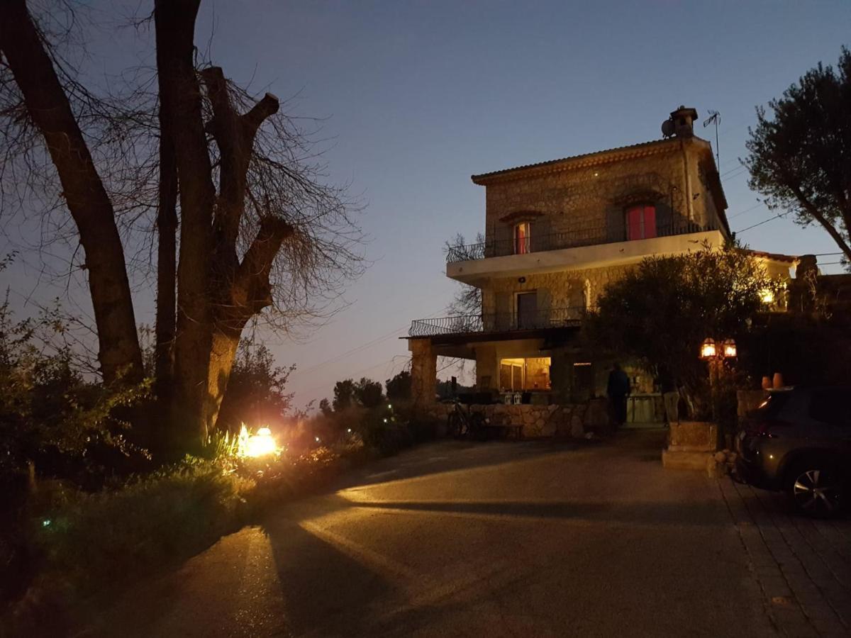 Au Pied Des Baous Bed & Breakfast Vence Ngoại thất bức ảnh