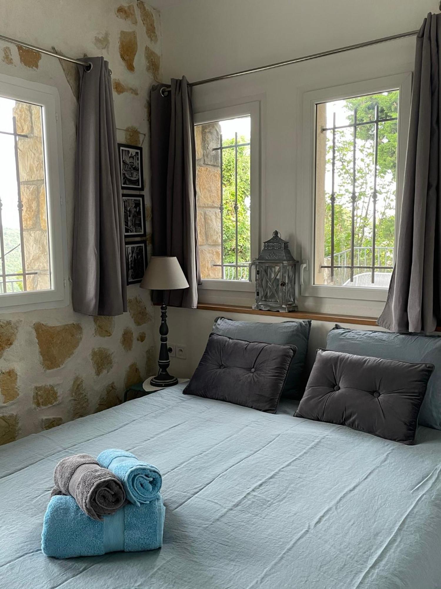 Au Pied Des Baous Bed & Breakfast Vence Ngoại thất bức ảnh